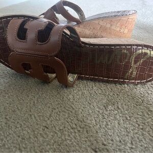 Wood platform, comfortable. New, never worn, no tags.